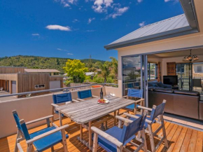 Coral Castle - Whangamata Holiday Home